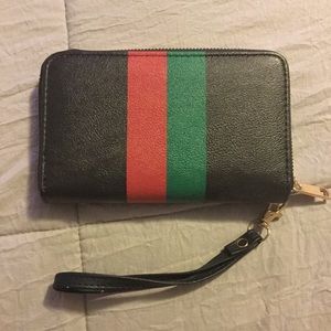 Stylish wristlet